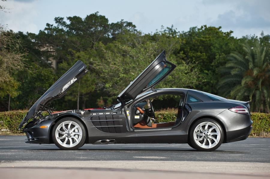  Mercedes-Benz SLR McLaren Black 2006 года  (фото 5 из 27)